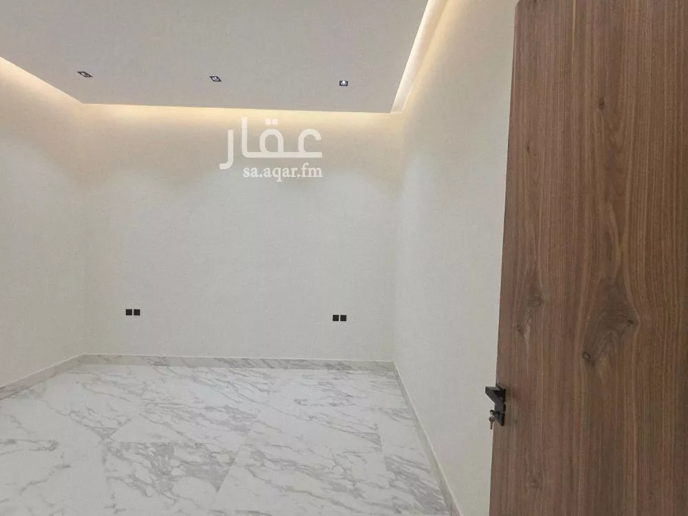 4 bedroom floor in Badr 8