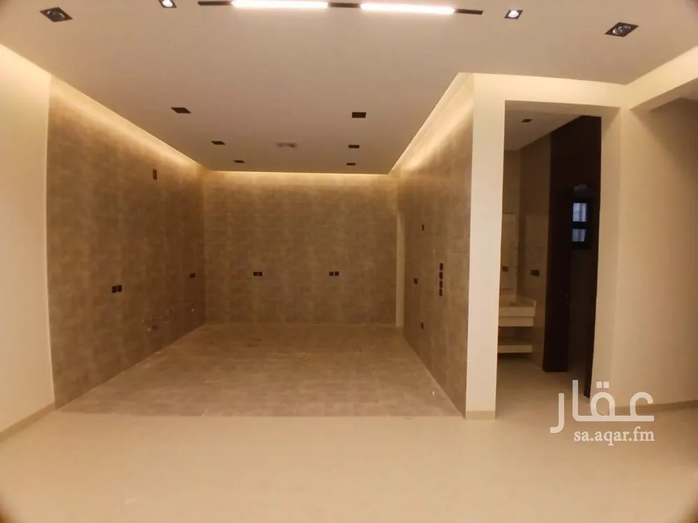 3 bedroom floor in Al Hazm 19