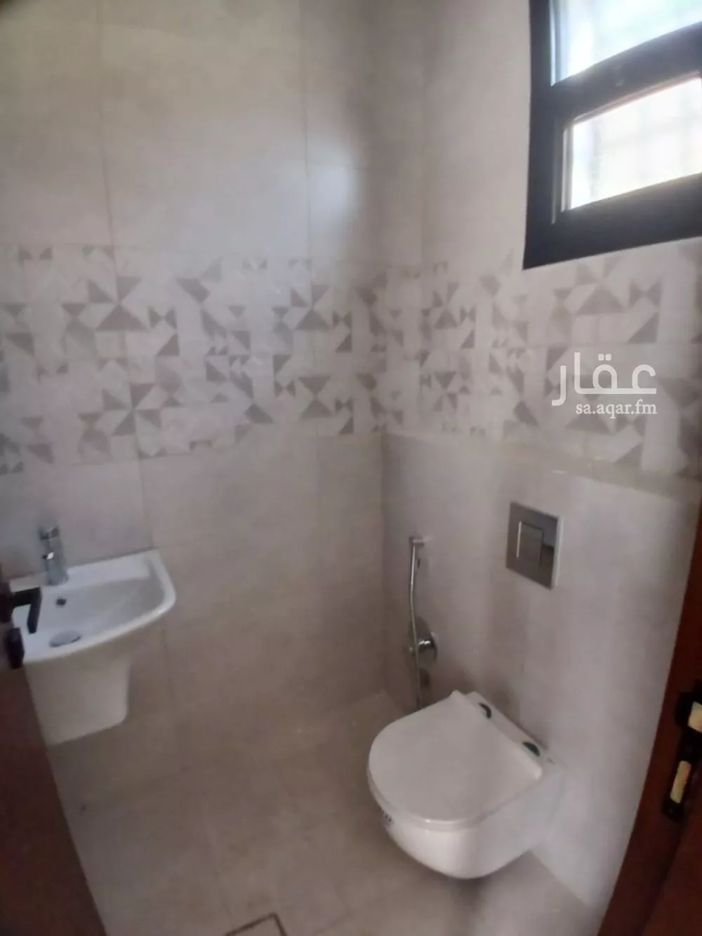 3 bedroom floor in Al Hazm 8