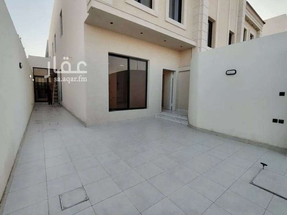 3 bedroom floor in Okaz 8