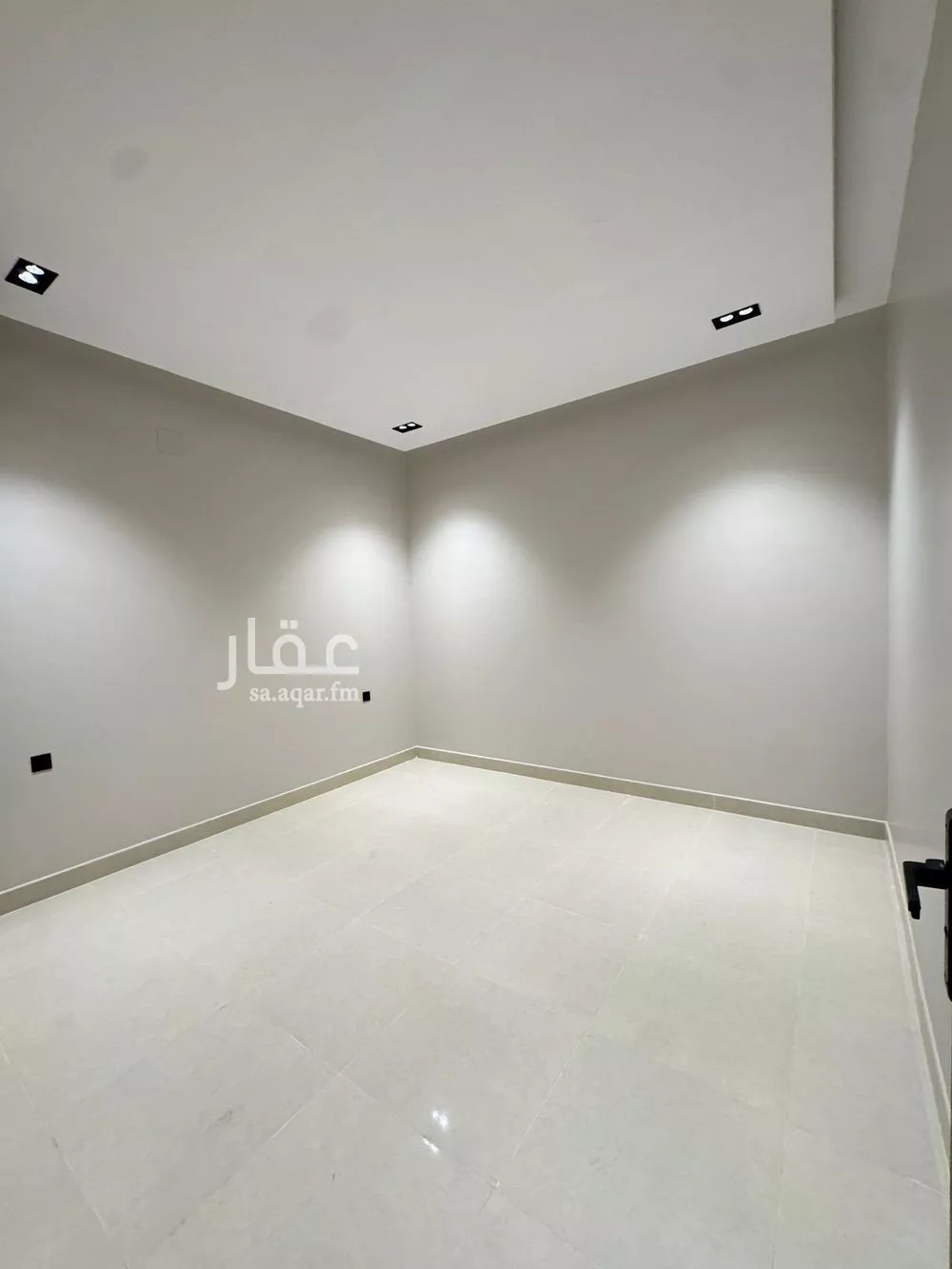 4 bedroom floor in Al Yarmouk 10