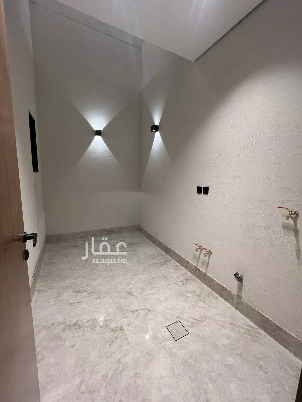 دور 3 غرف في العارض 10