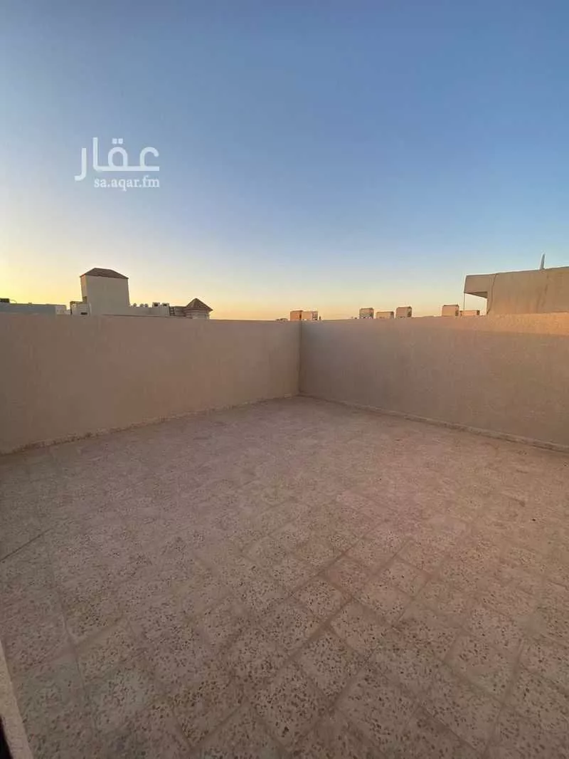 8 bedroom floor in Tuwaiq 17