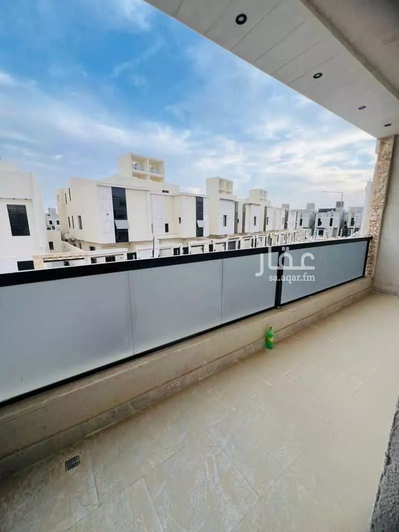 3 bedroom floor in Al Janadriyah 4