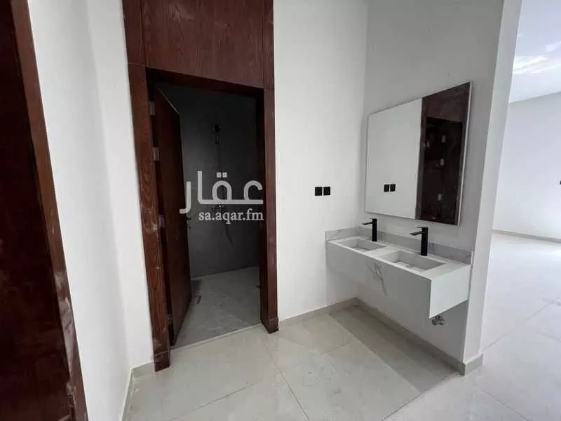5 bedroom floor in Al Janadriyah 2