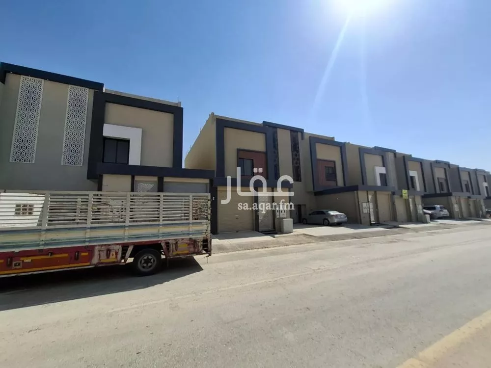 5 bedroom floor in Al Janadriyah 2