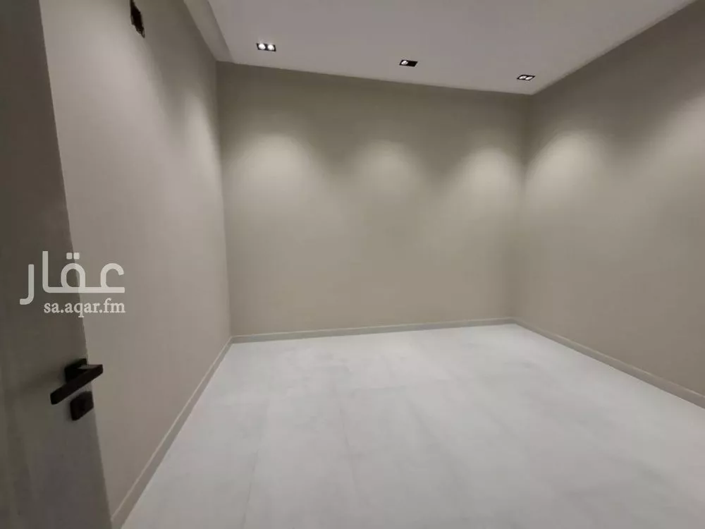 5 bedroom floor in Al Janadriyah 4