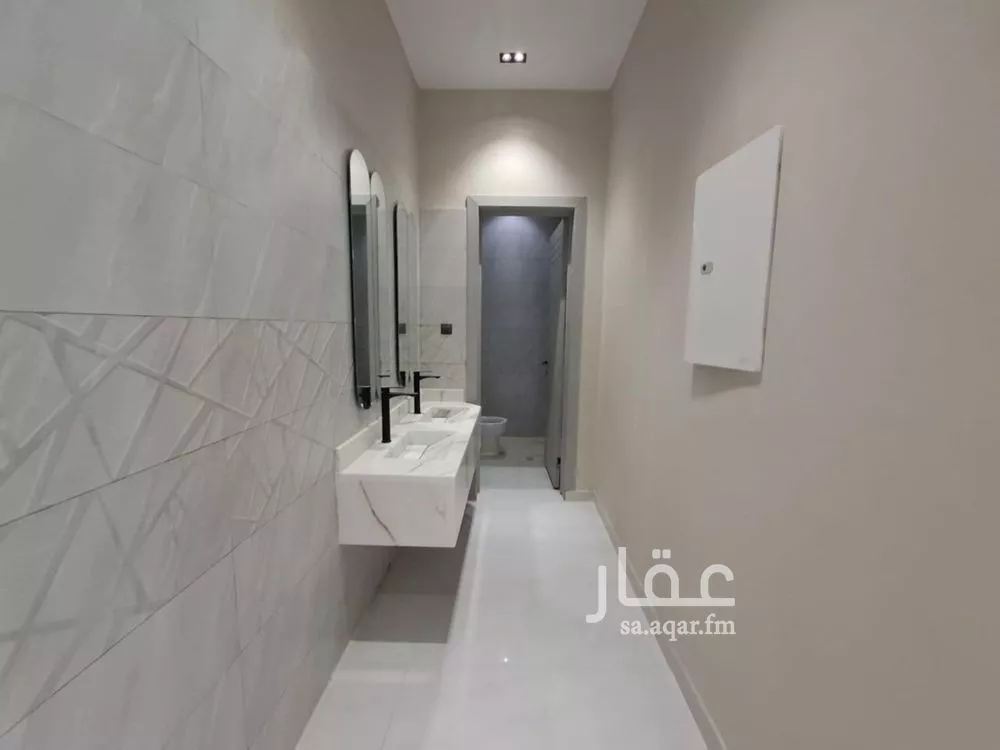 5 bedroom floor in Al Janadriyah 7