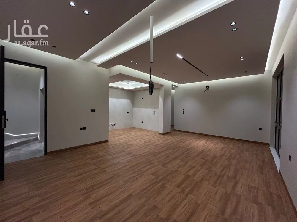 3 bedroom floor in Al Maseef 5