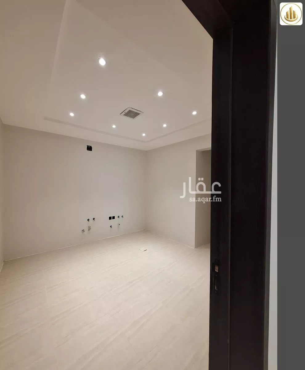4 bedroom floor in Al Janadriyah 10