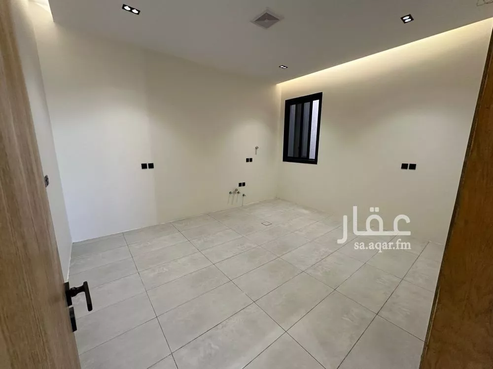 4 bedroom floor in Al Janadriyah 6