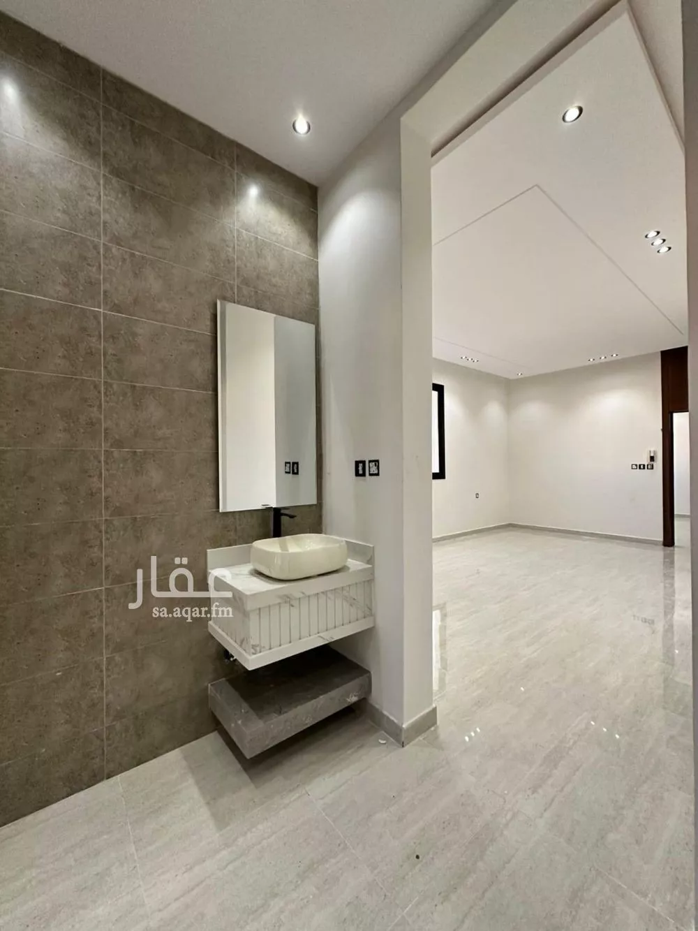 3 bedroom floor in Al Hazm 4
