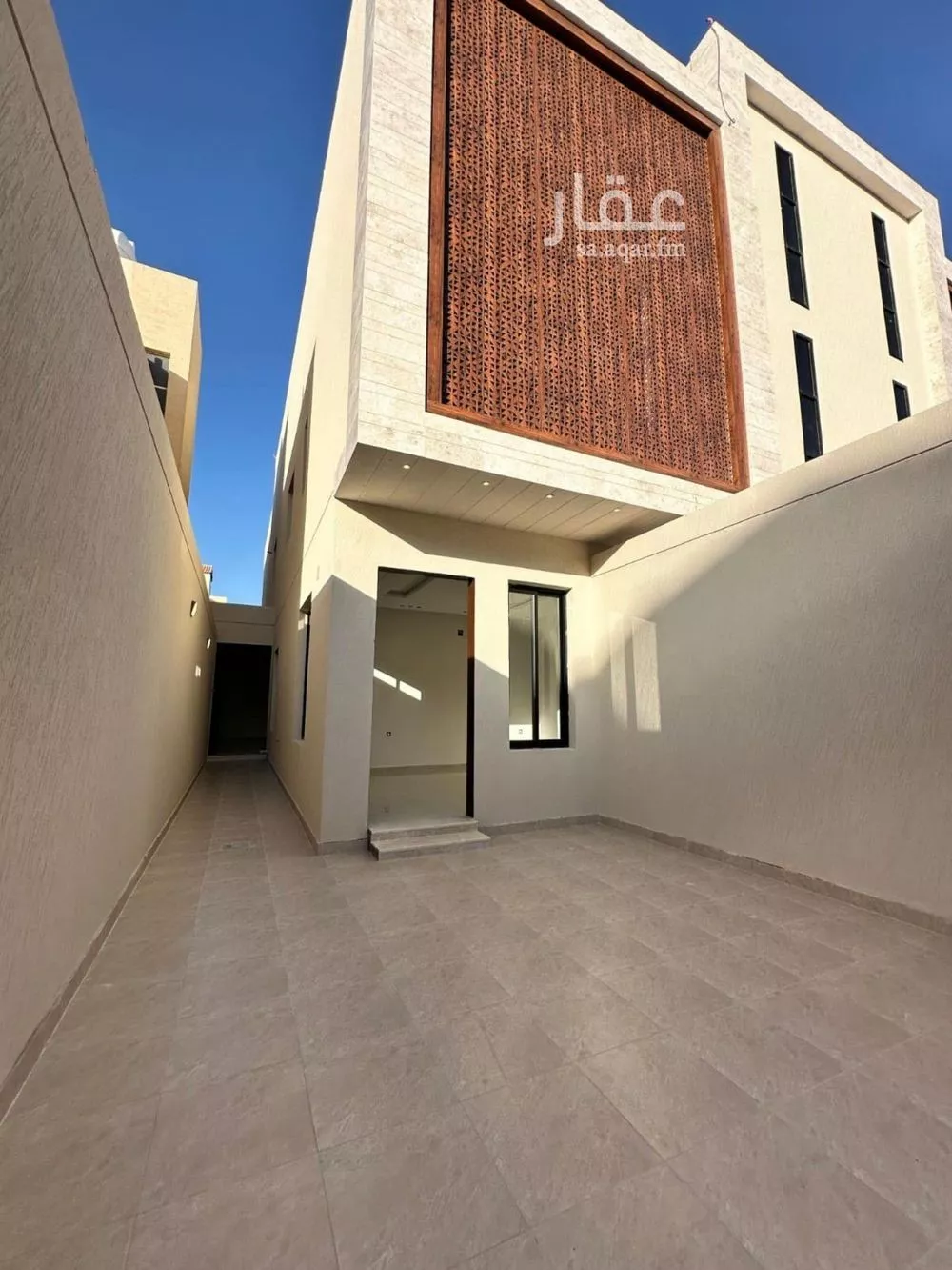 3 bedroom floor in Al Hazm 8