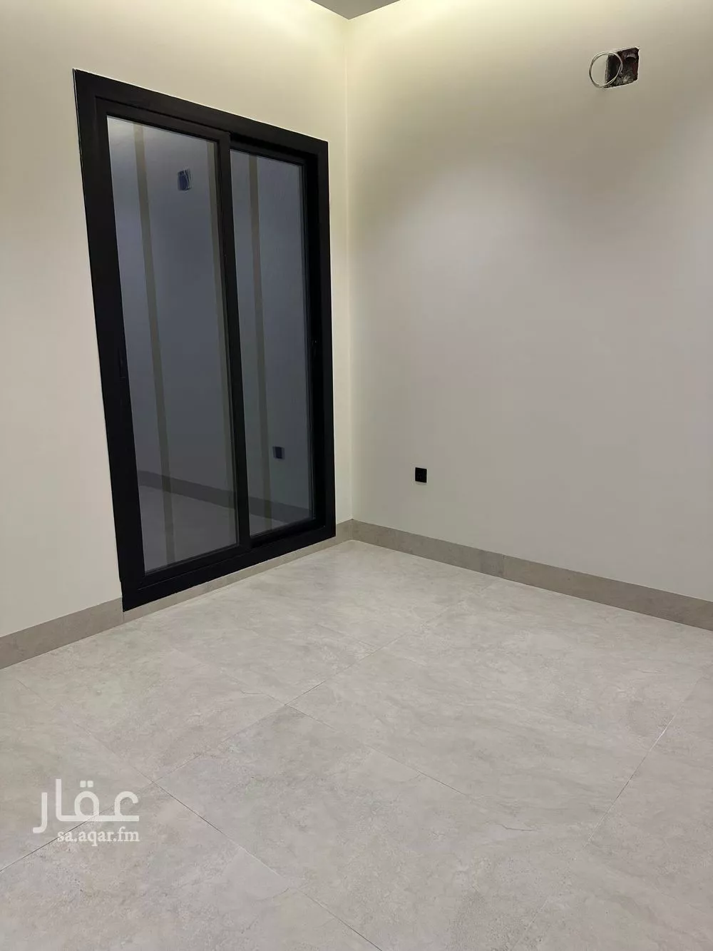 دور 4 غرف في العارض 9