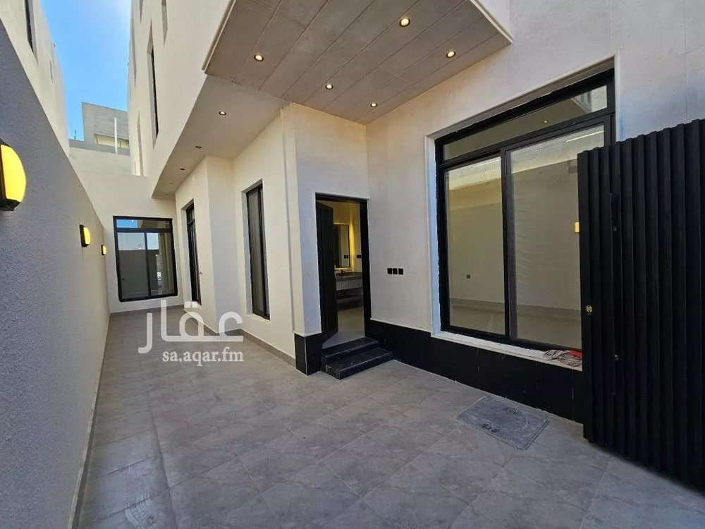 4 bedroom floor in Al Maizilah 3