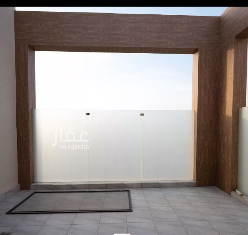 دور 4 غرف في عرقة 10