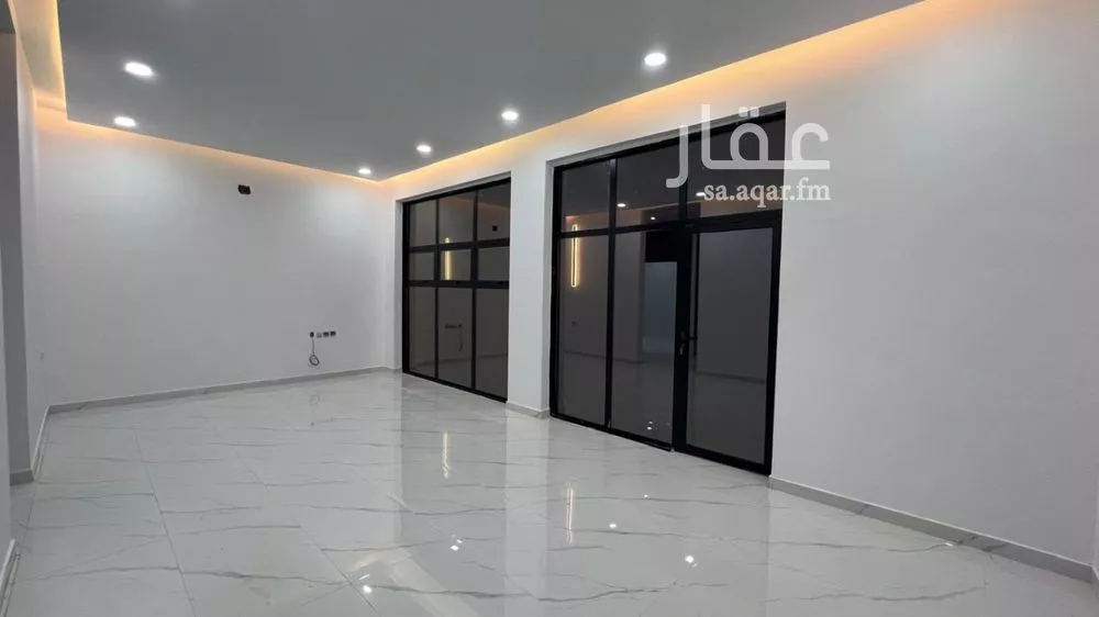 4 bedroom floor in Al Janadriyah 3