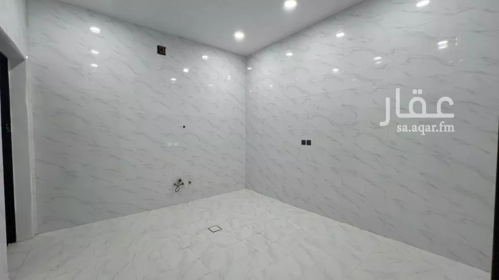 4 bedroom floor in Al Janadriyah 5