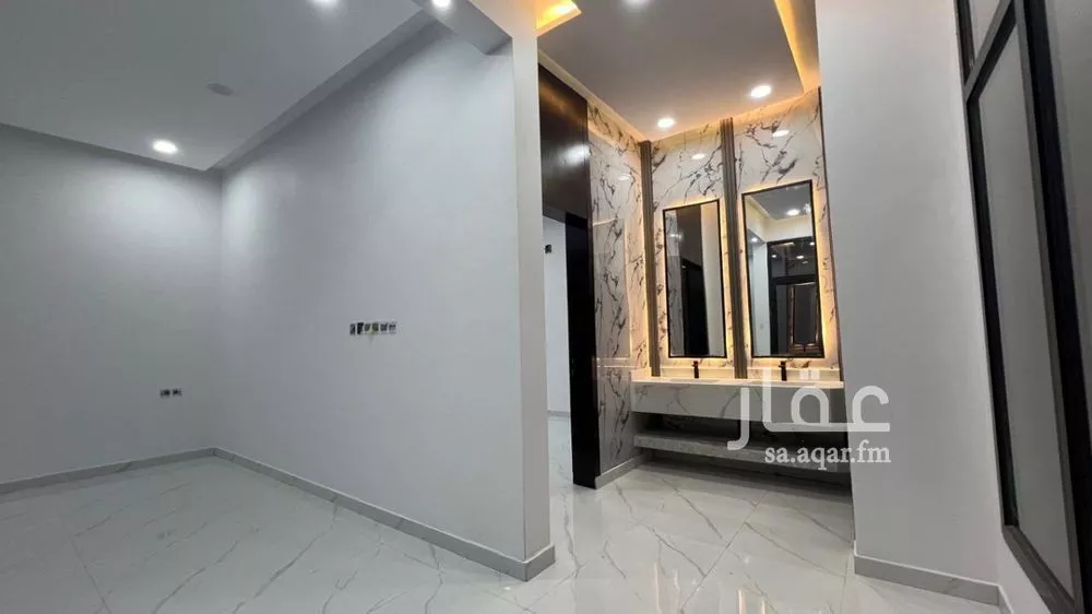 4 bedroom floor in Al Janadriyah 7