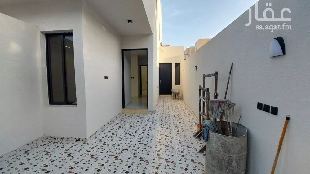 3 bedroom floor in As Suwaidi 7