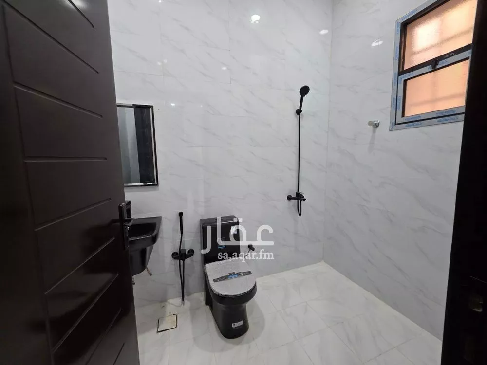 5 bedroom floor in Al Janadriyah 2