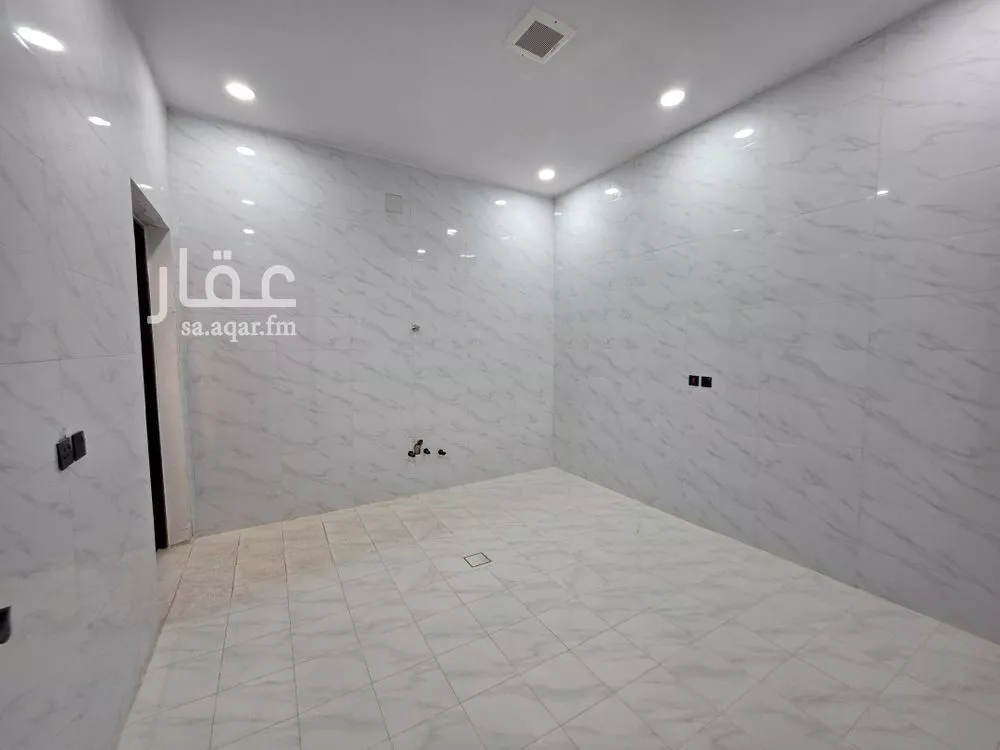 5 bedroom floor in Al Janadriyah 12