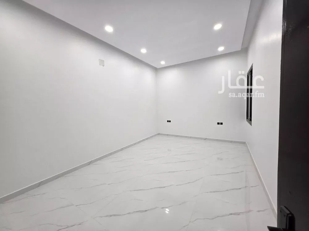 5 bedroom floor in Al Janadriyah 3