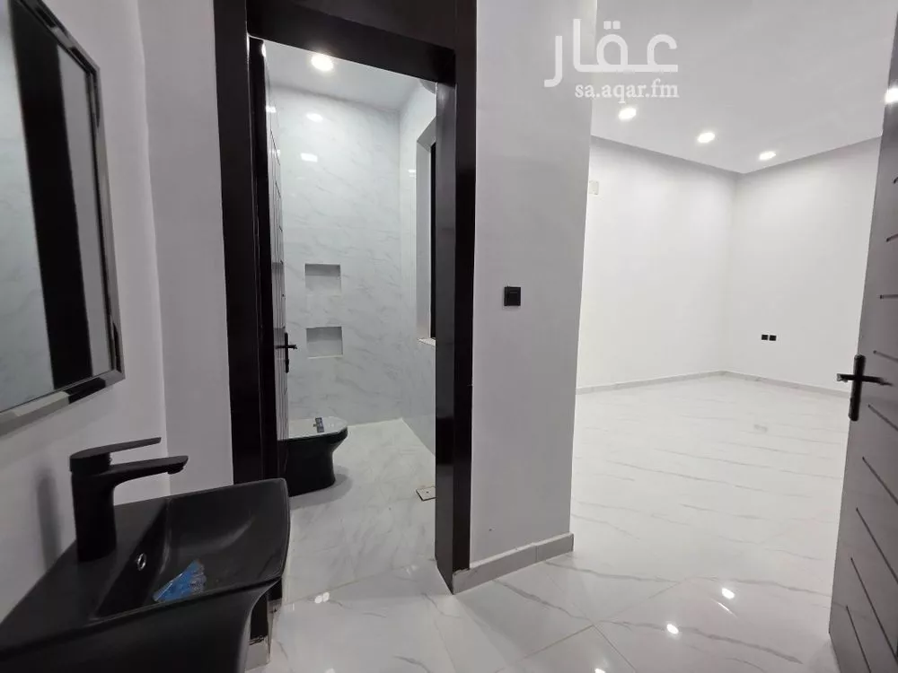 5 bedroom floor in Al Janadriyah 5