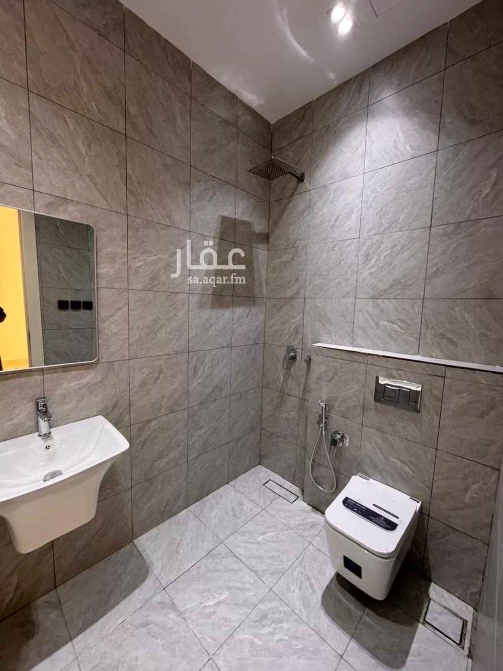 3 bedroom floor in Al Manar 7