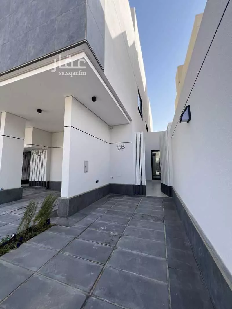 3 bedroom floor in Al Qairawan 8