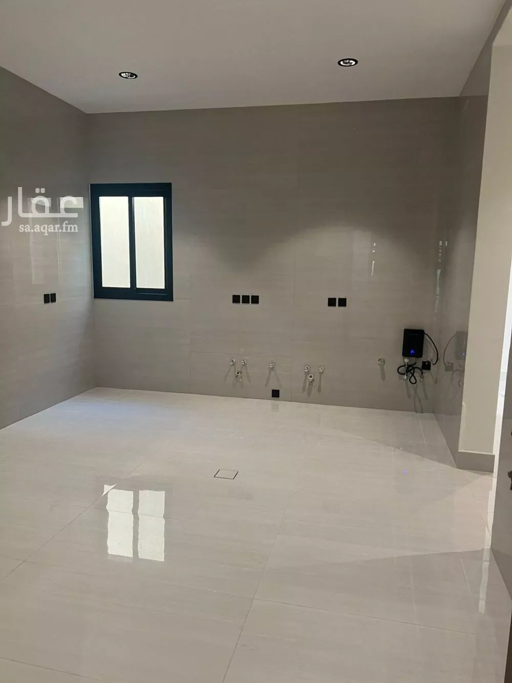 3 bedroom floor in Al Janadriyah 6