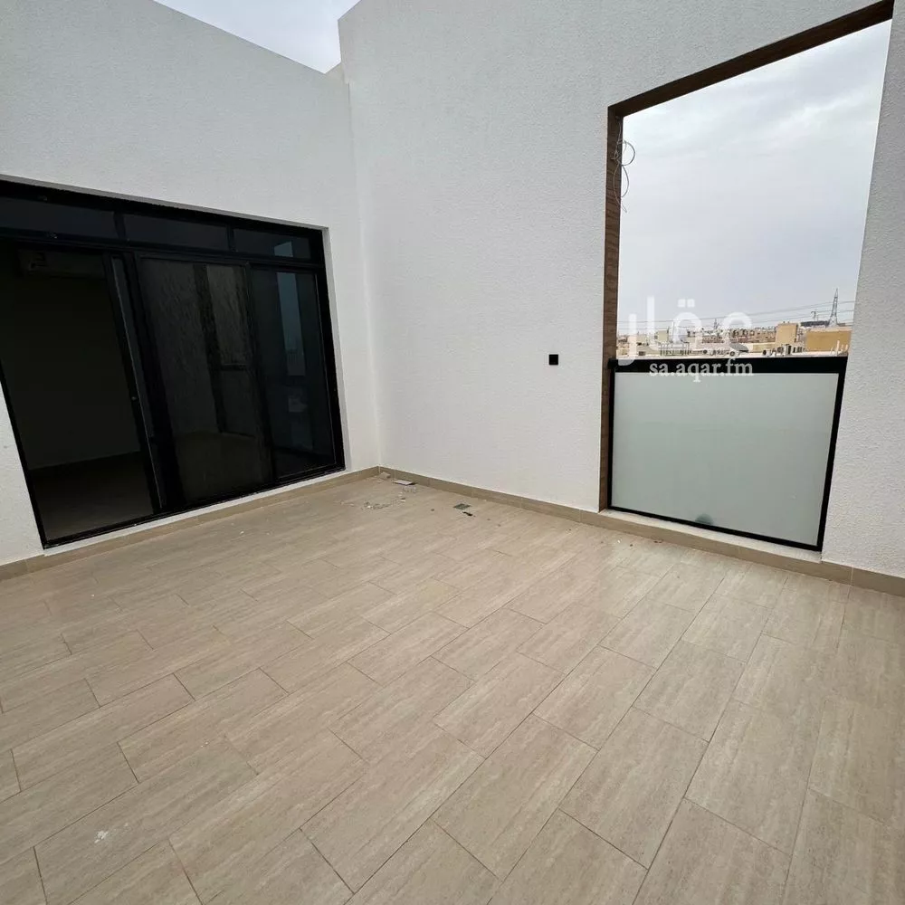 3 bedroom floor in Al Munsiyah 14