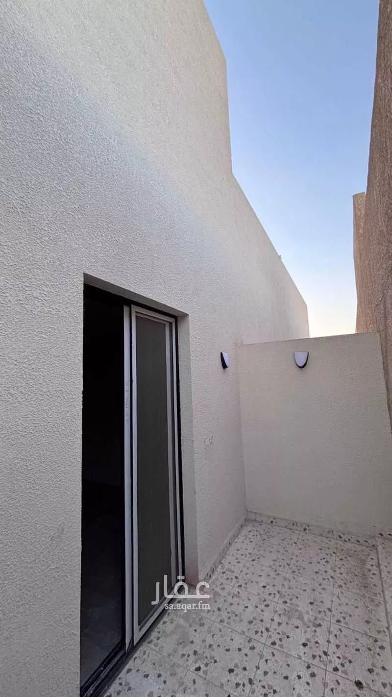 2 bedroom floor in Al Malaz 18