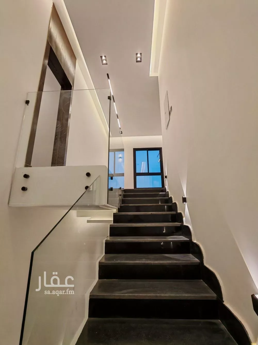 دور 4 غرف في المونسية 9
