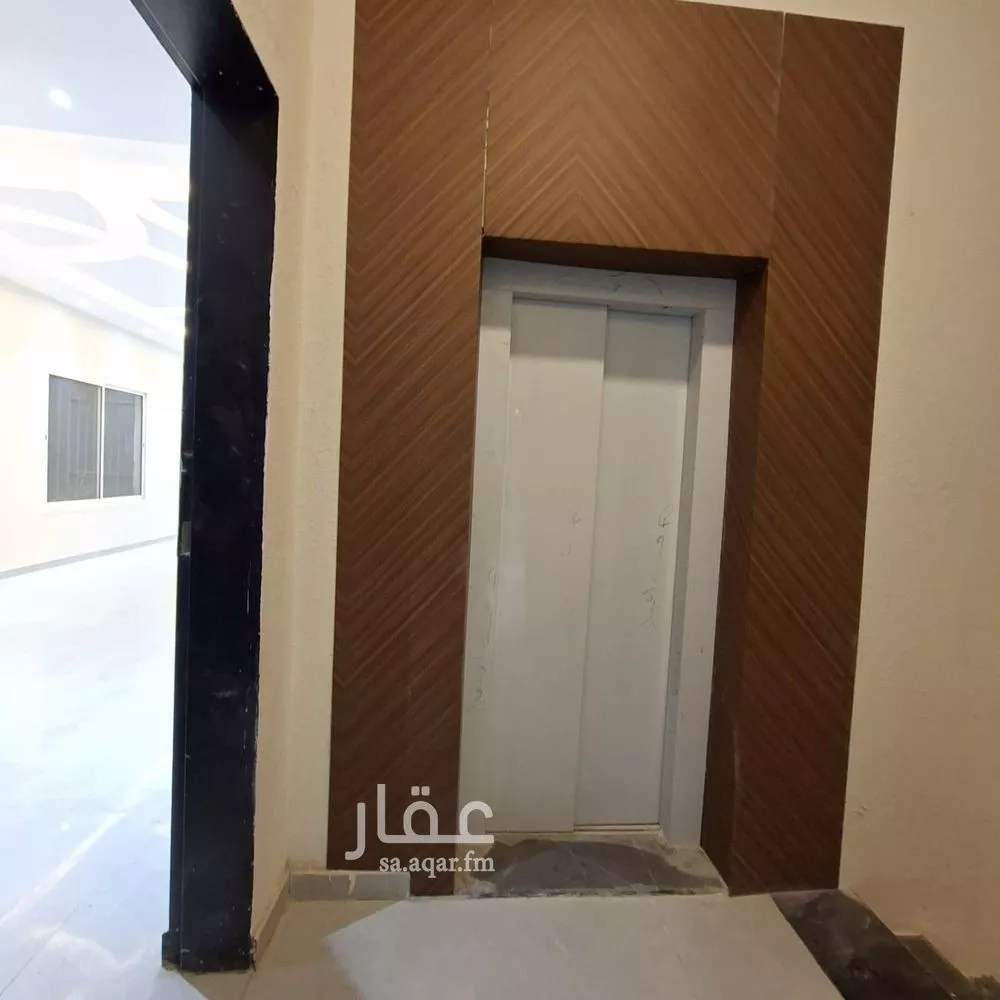 5 bedroom floor in Al Janadriyah 3