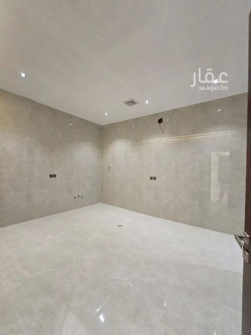 4 bedroom floor in Al Janadriyah 8