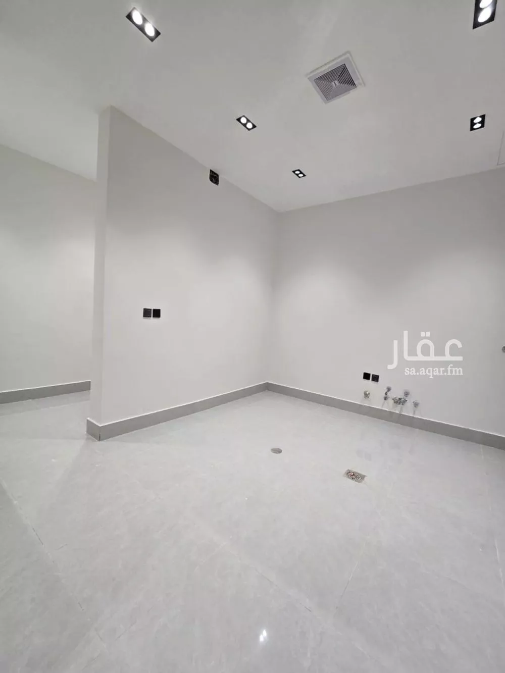 4 bedroom floor in Al Maizilah 5