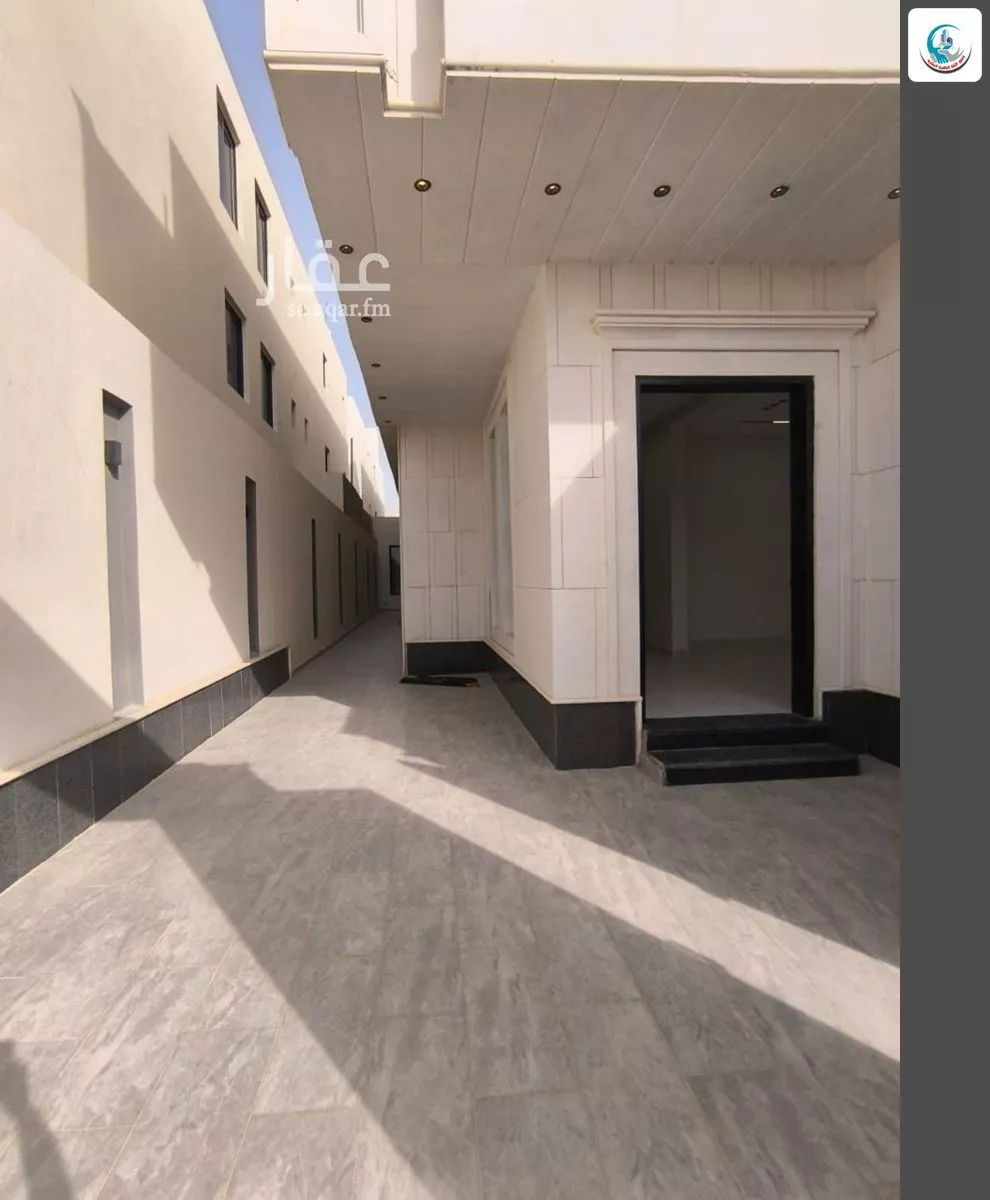 5 bedroom floor in Al Janadriyah 3
