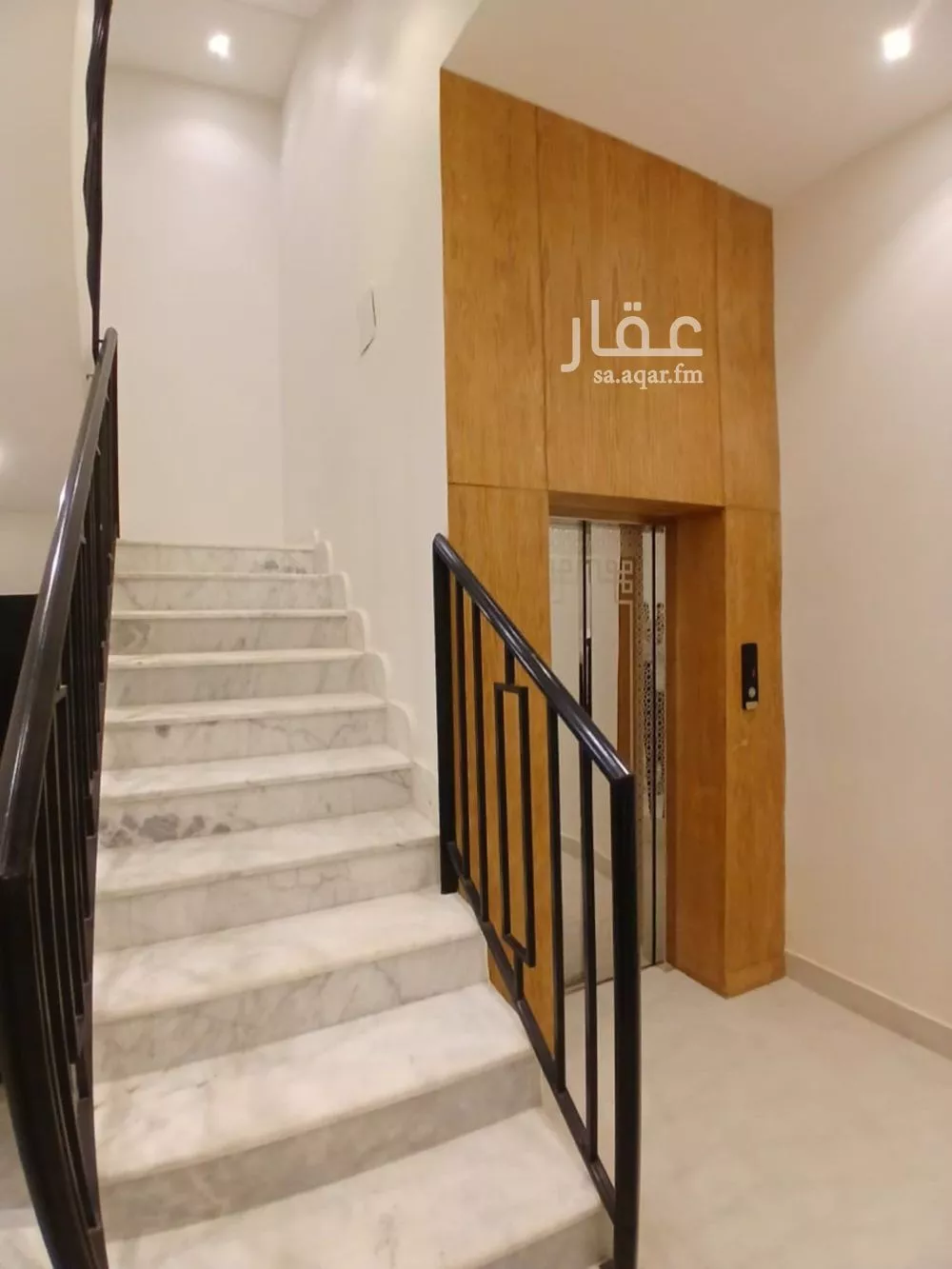 4 bedroom floor in Al Janadriyah 11