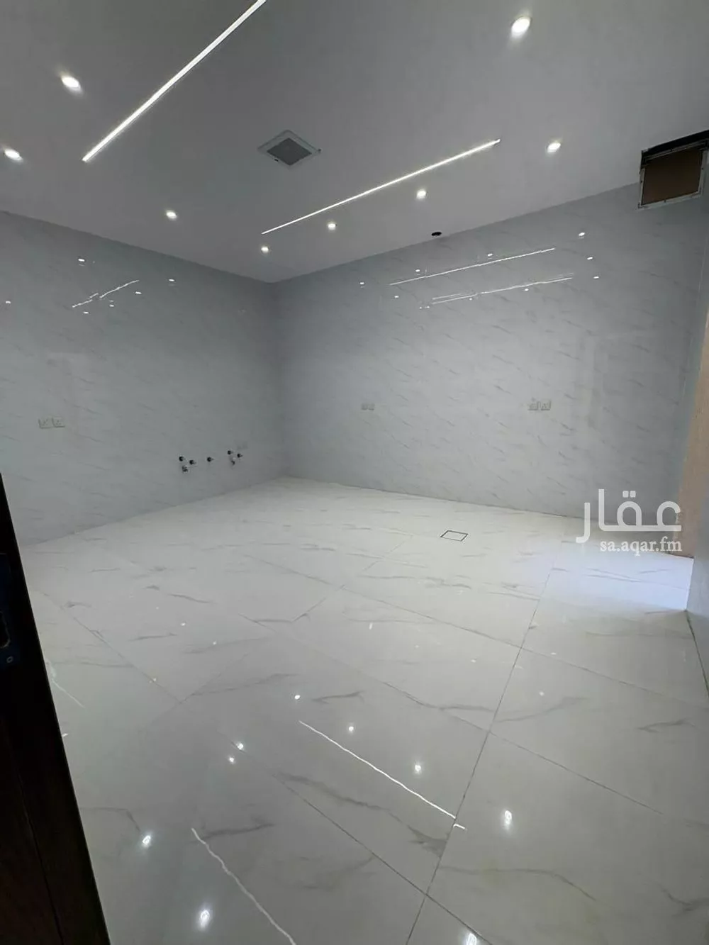 دور 6 غرف في السعادة 5