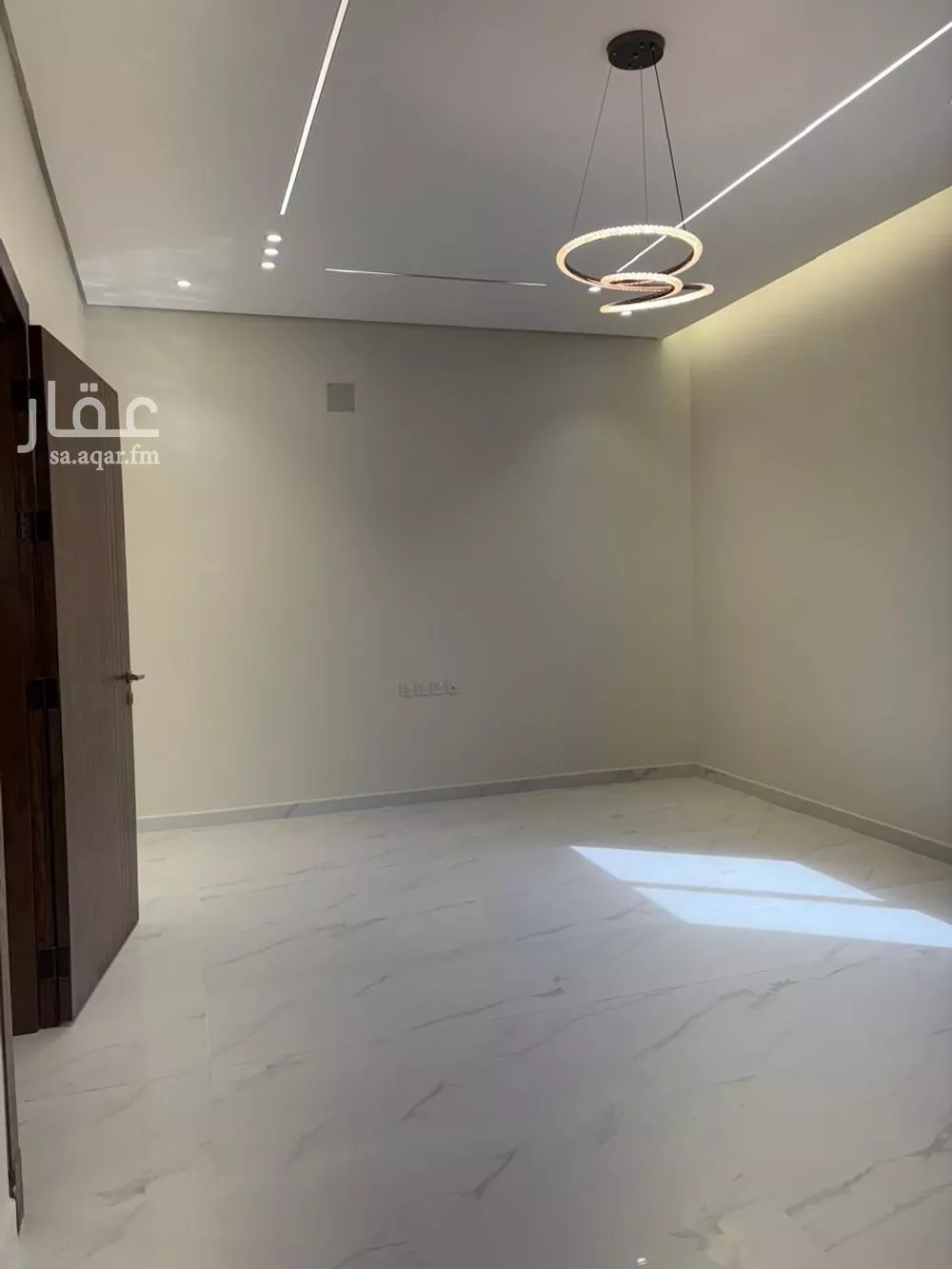 دور 6 غرف في السعادة 7