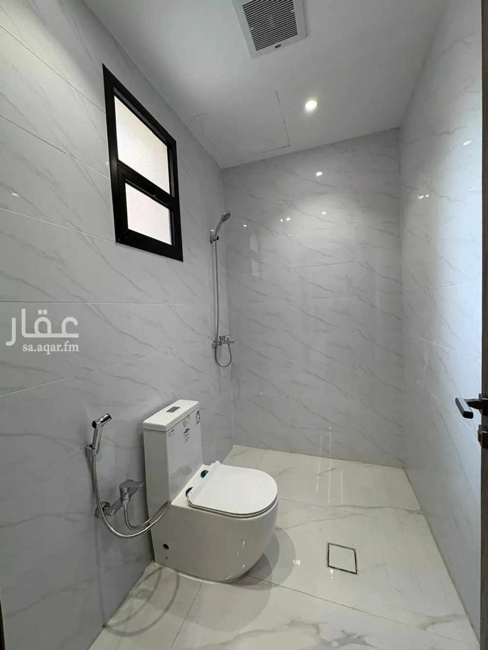 دور 6 غرف في السعادة 8