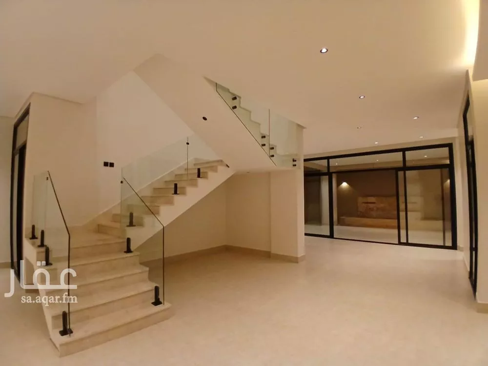 4 bedroom floor in Al Munsiyah 7
