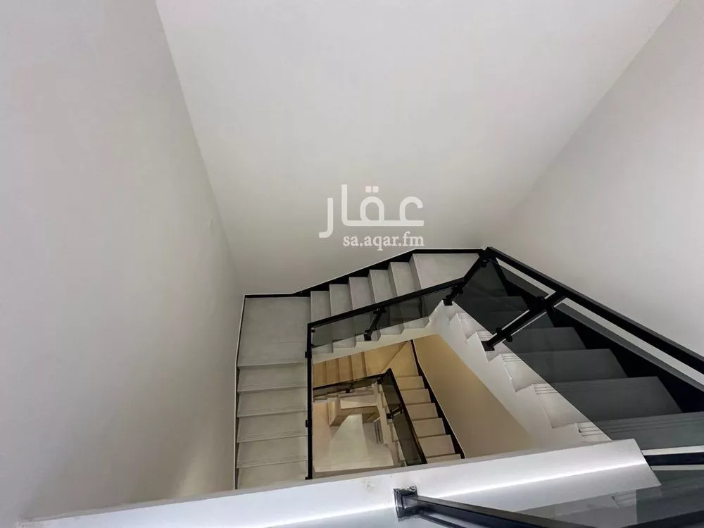 4 bedroom floor in Al Janadriyah 11