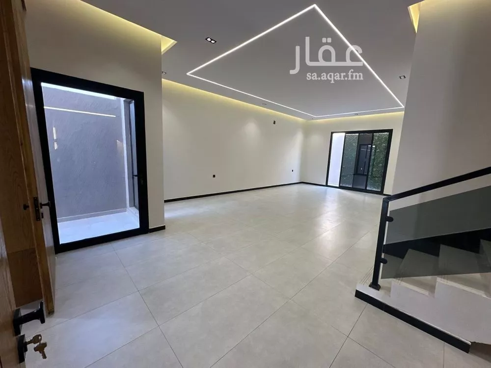 4 bedroom floor in Al Janadriyah 7