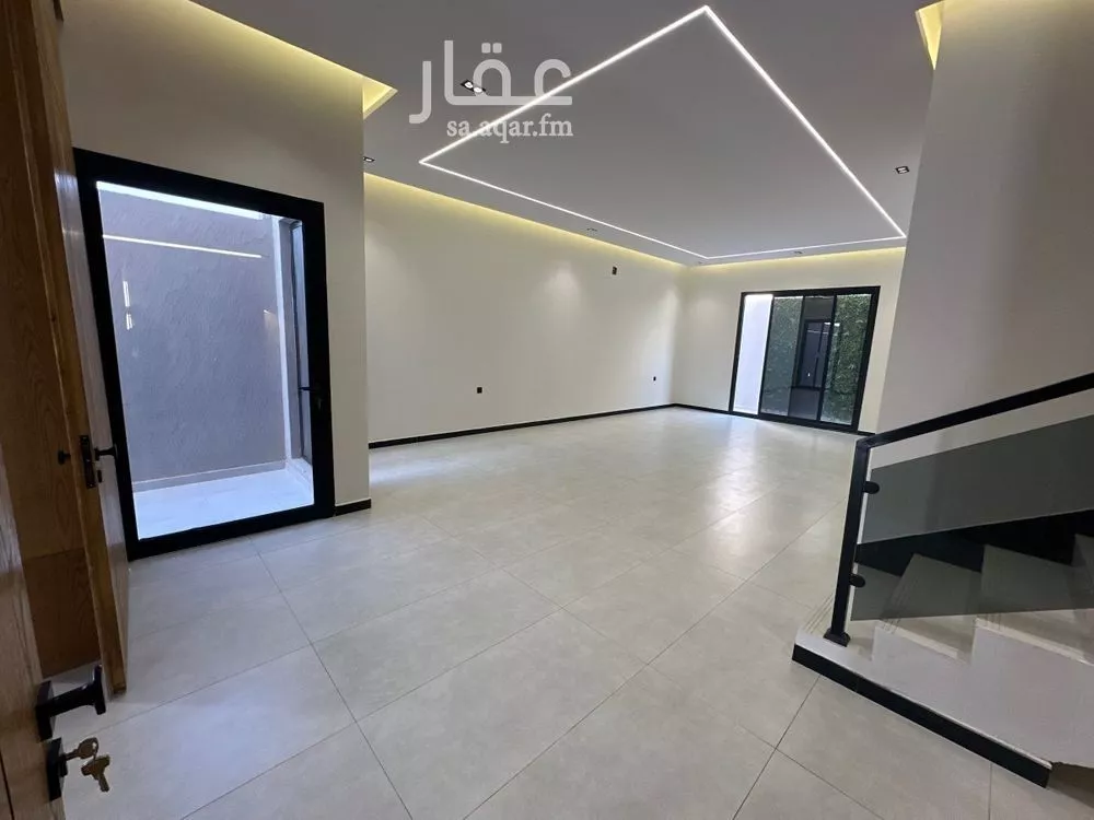 4 bedroom floor in Al Janadriyah 8