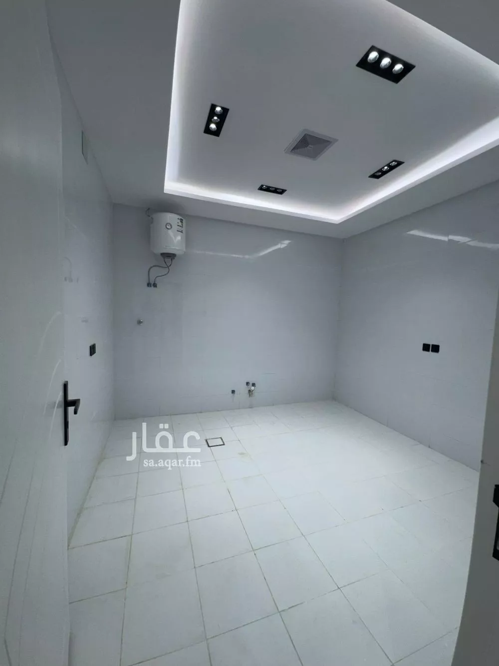 4 bedroom floor in Al Janadriyah 9