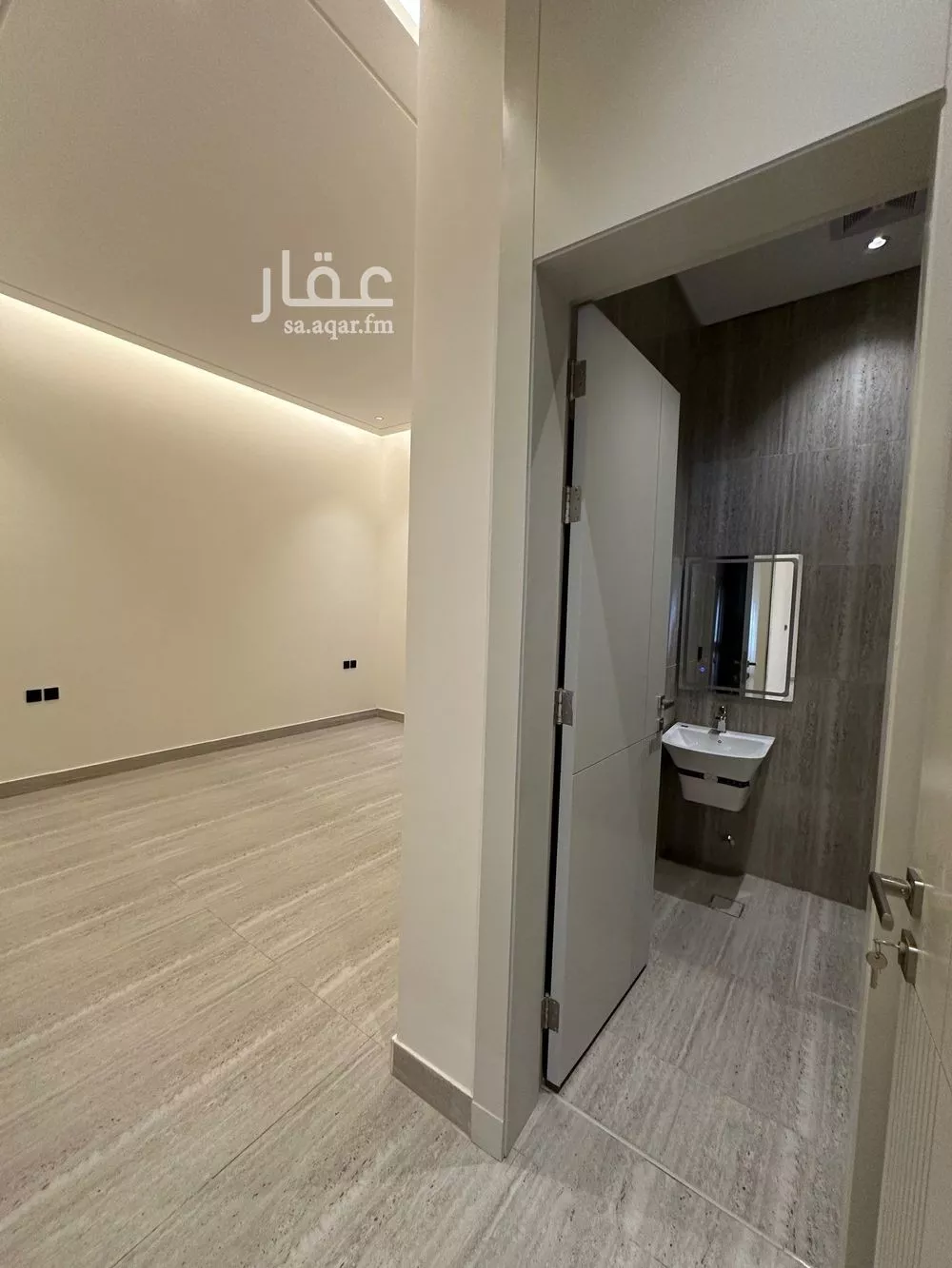 5 bedroom floor in Al Munsiyah 3
