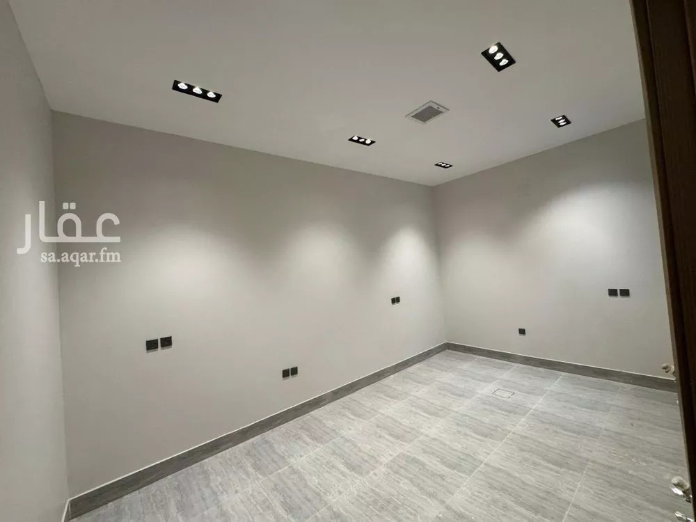 5 bedroom floor in Riyadh 11