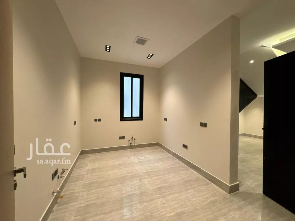 5 bedroom floor in Riyadh 12